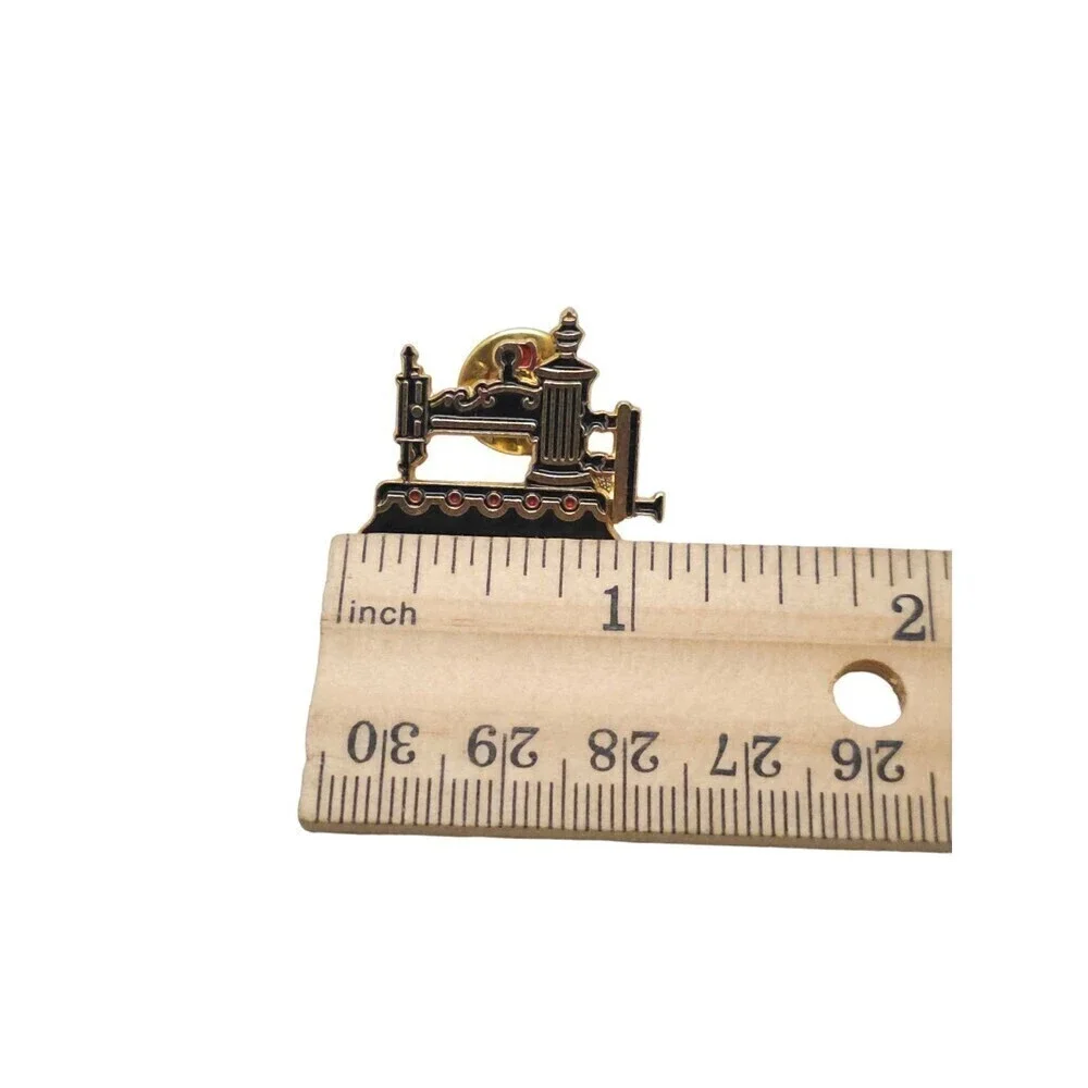 Clotilde #9 Casige Sewing Machine Enamel Craft Hat Lapel Brooch Pin Gold Tone